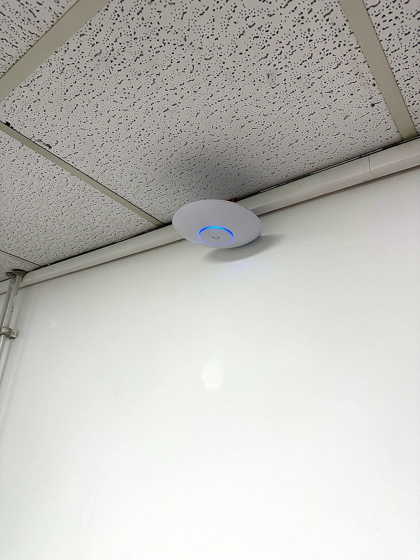 UniFi Access Point Deckenmontage in Mönchengladbach